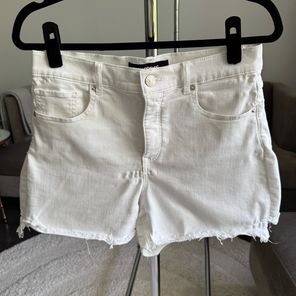 Express White Midi High Rise Stretch Jean Shorts Distressed Hem Size 6